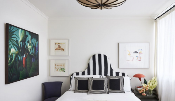 Kamar dengan dekorasi dinding mural